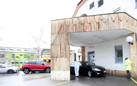 TESTIRANJE ZA  COVID 19 ZD CERKNICA 05 FOTO LJUBO VUKELIČ